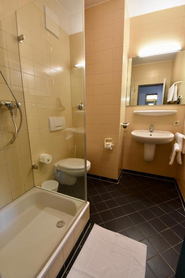 Hotel Kranz กอทท์มาดิงเกน ภายนอก รูปภาพ